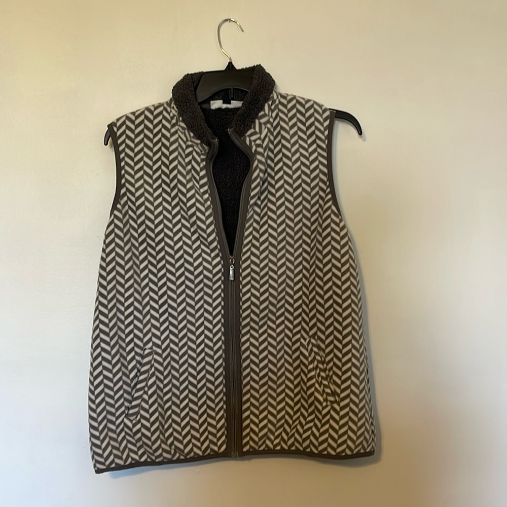 Karen Scott sport gray and white Sherpa lined vest